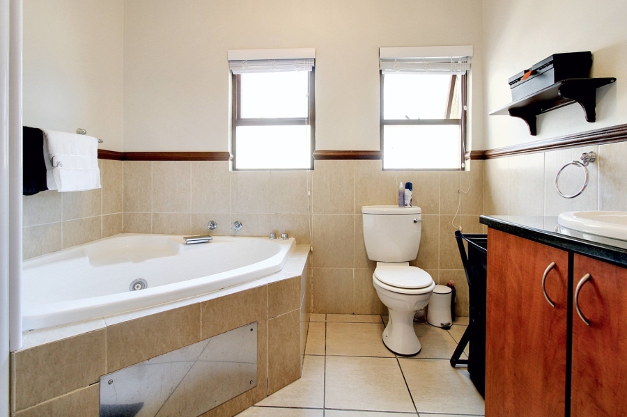 2 Bedroom Property for Sale in Dainfern Gauteng