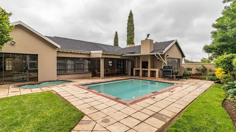 3 Bedroom Property for Sale in Farrarmere Gauteng