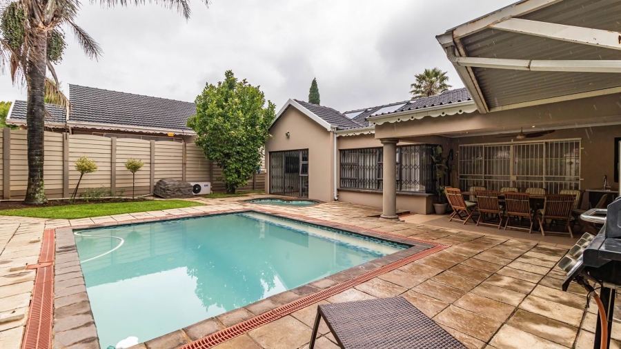 3 Bedroom Property for Sale in Farrarmere Gauteng