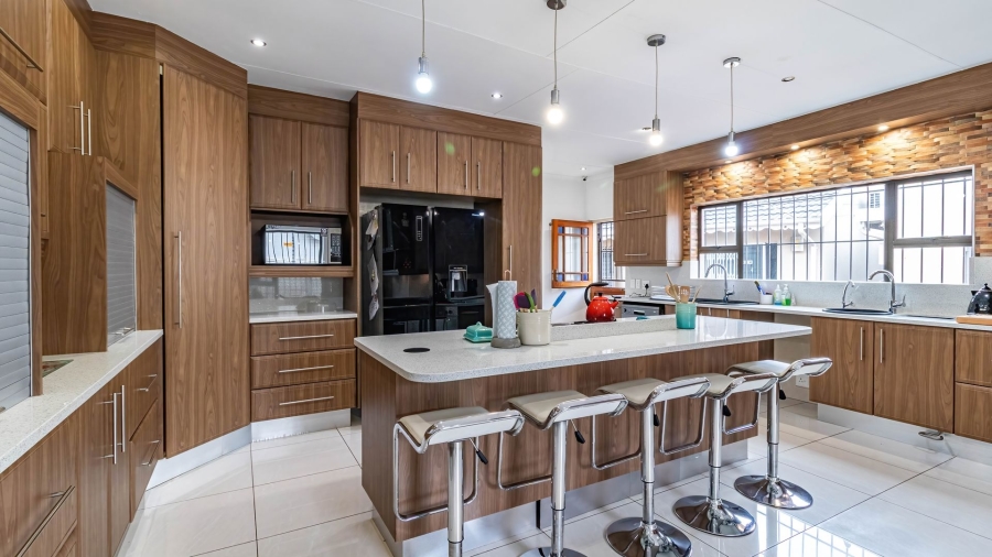 3 Bedroom Property for Sale in Farrarmere Gauteng