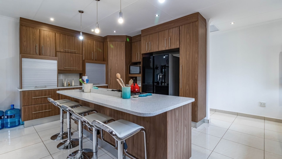 3 Bedroom Property for Sale in Farrarmere Gauteng