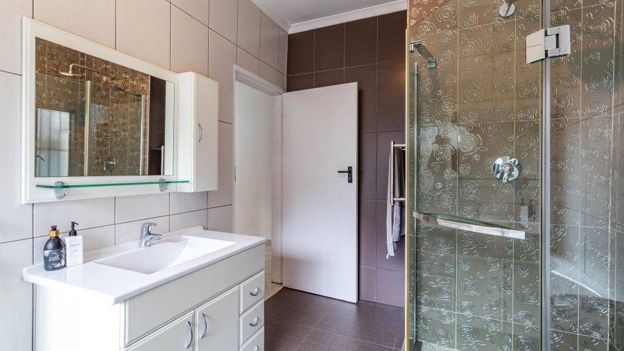 3 Bedroom Property for Sale in Farrarmere Gauteng