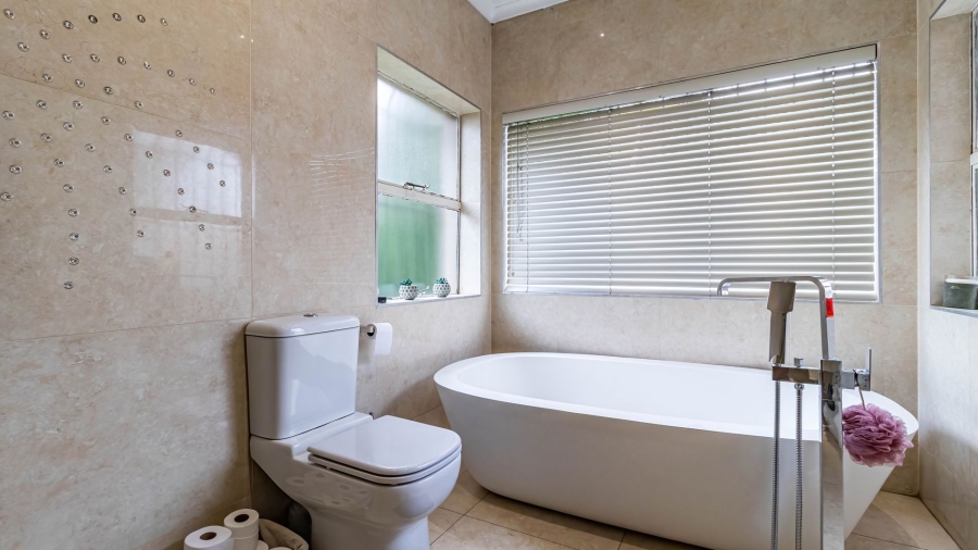 3 Bedroom Property for Sale in Farrarmere Gauteng