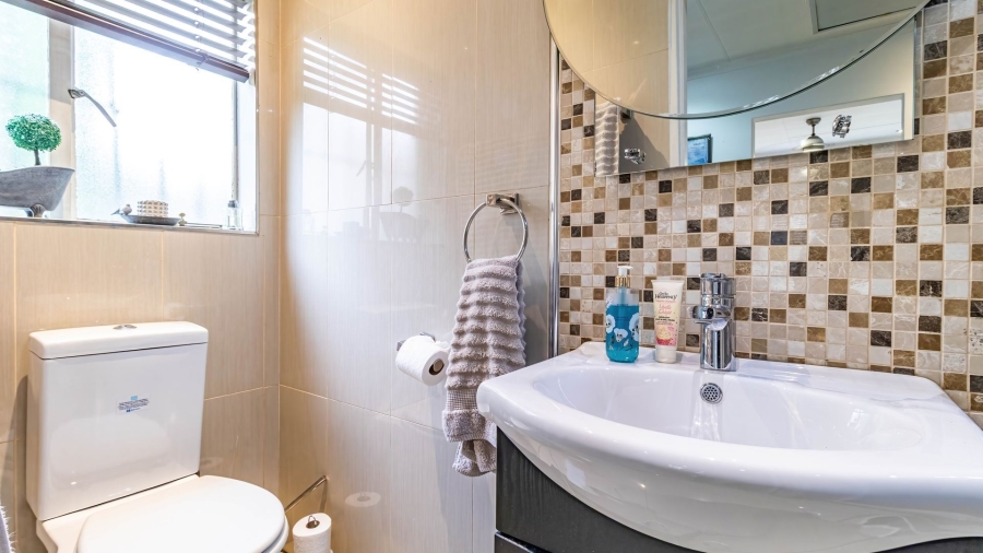 3 Bedroom Property for Sale in Farrarmere Gauteng