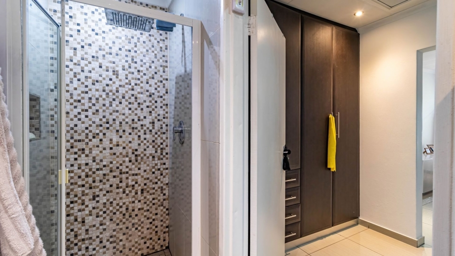 3 Bedroom Property for Sale in Farrarmere Gauteng