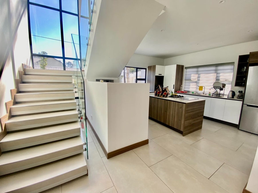 To Let 3 Bedroom Property for Rent in Sandown Gauteng