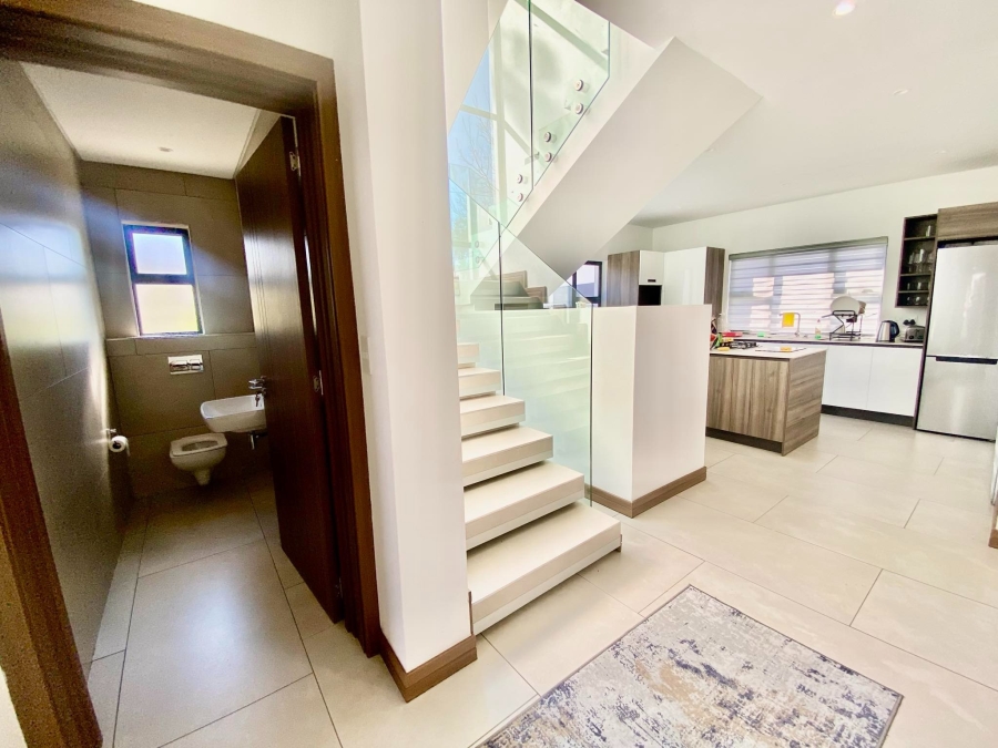 To Let 3 Bedroom Property for Rent in Sandown Gauteng