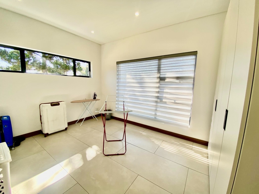 To Let 3 Bedroom Property for Rent in Sandown Gauteng