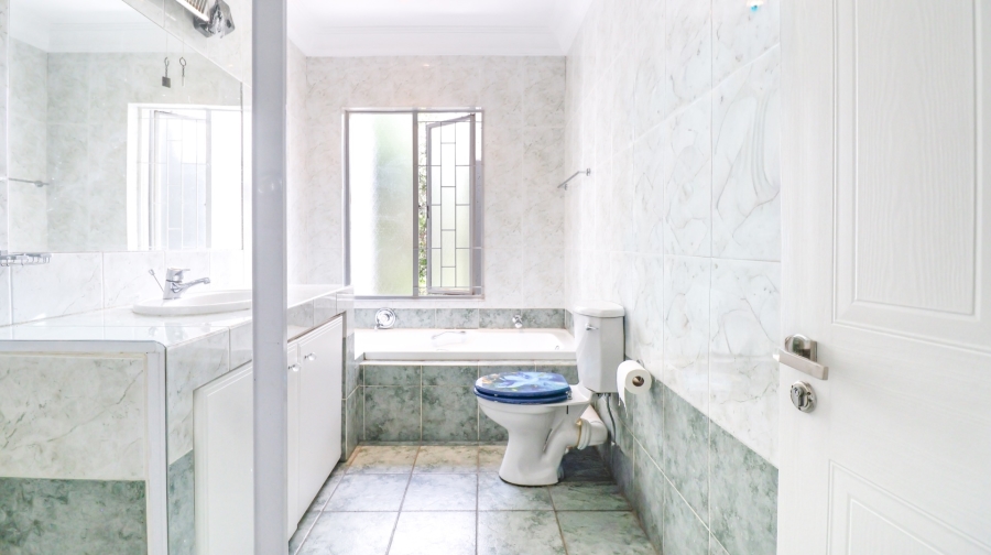 5 Bedroom Property for Sale in Dainfern Golf Estate Gauteng