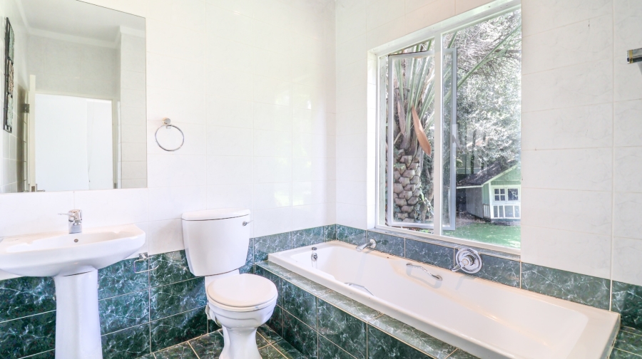 5 Bedroom Property for Sale in Dainfern Golf Estate Gauteng