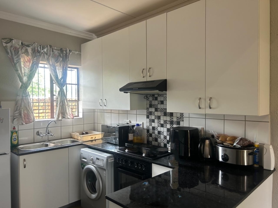 3 Bedroom Property for Sale in Die Hoewes Gauteng
