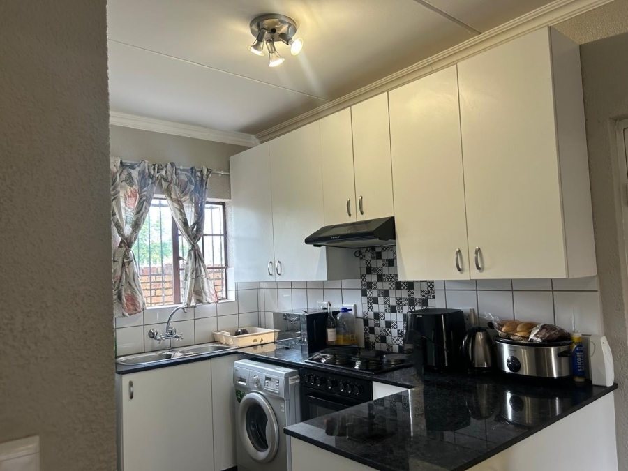3 Bedroom Property for Sale in Die Hoewes Gauteng