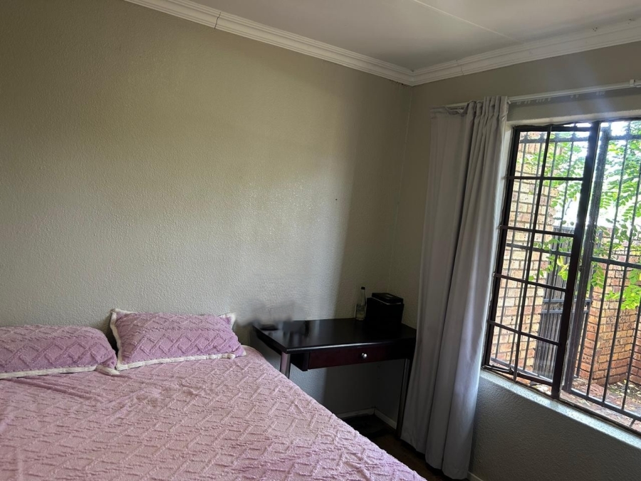 3 Bedroom Property for Sale in Die Hoewes Gauteng