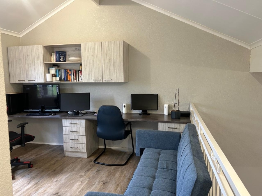 3 Bedroom Property for Sale in Die Hoewes Gauteng