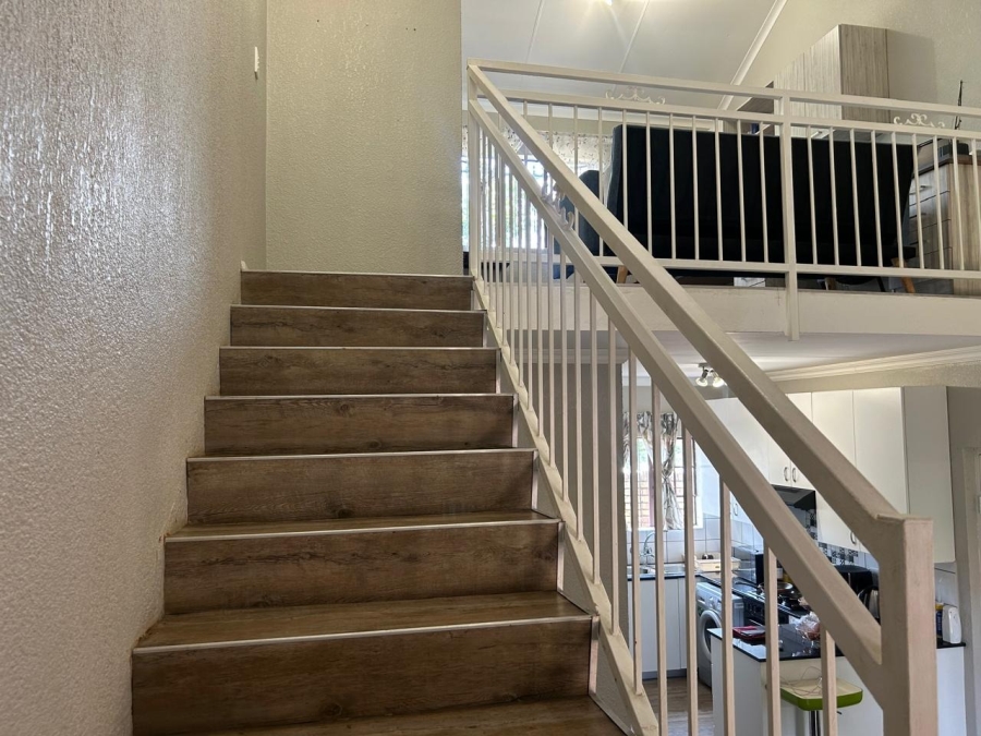 3 Bedroom Property for Sale in Die Hoewes Gauteng