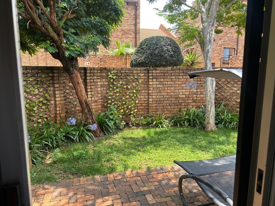 3 Bedroom Property for Sale in Die Hoewes Gauteng