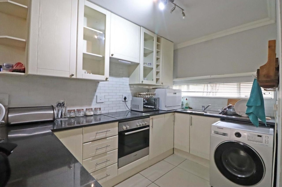 To Let 2 Bedroom Property for Rent in Bryanston Gauteng