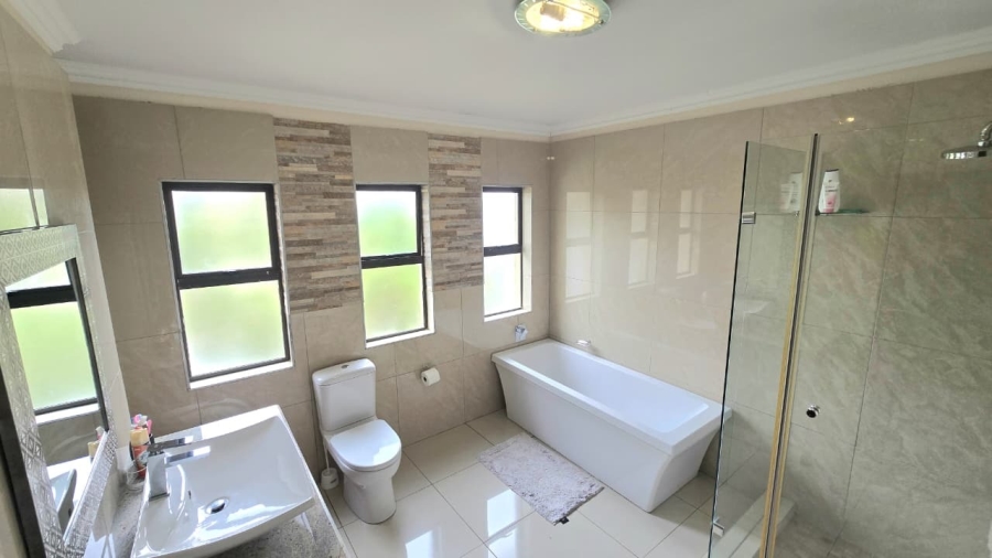 4 Bedroom Property for Sale in Blue Valley Golf Estate Gauteng