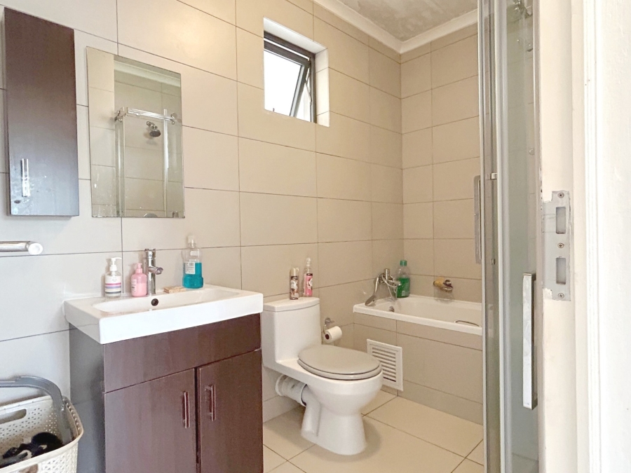 1 Bedroom Property for Sale in Fourways Gauteng