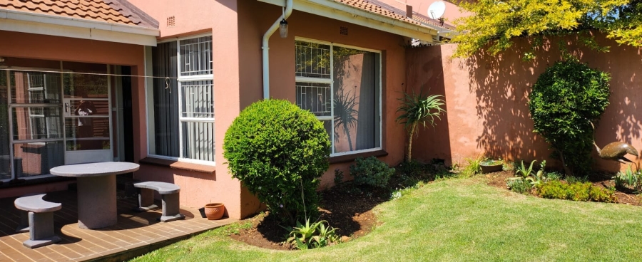 3 Bedroom Property for Sale in Mulbarton Gauteng