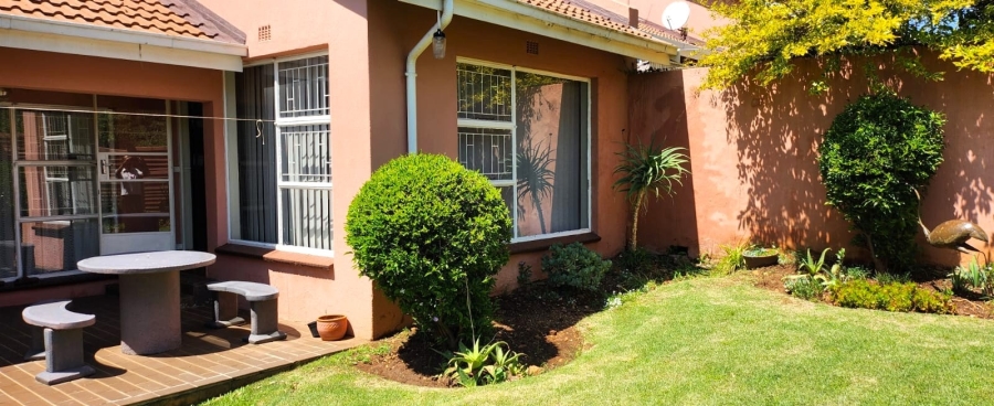 3 Bedroom Property for Sale in Mulbarton Gauteng