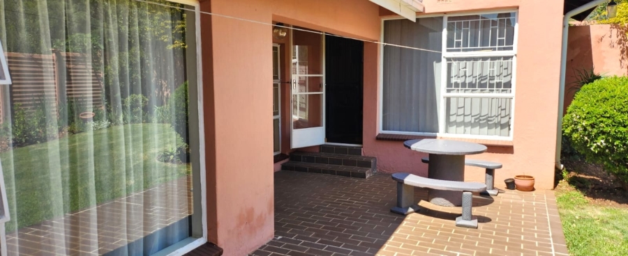 3 Bedroom Property for Sale in Mulbarton Gauteng
