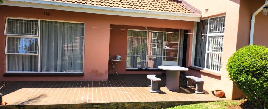 3 Bedroom Property for Sale in Mulbarton Gauteng