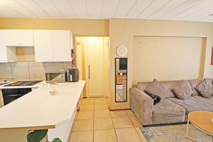 1 Bedroom Property for Sale in Bryanston Gauteng