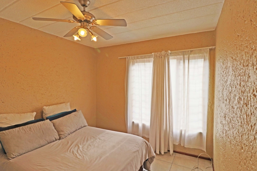 1 Bedroom Property for Sale in Bryanston Gauteng