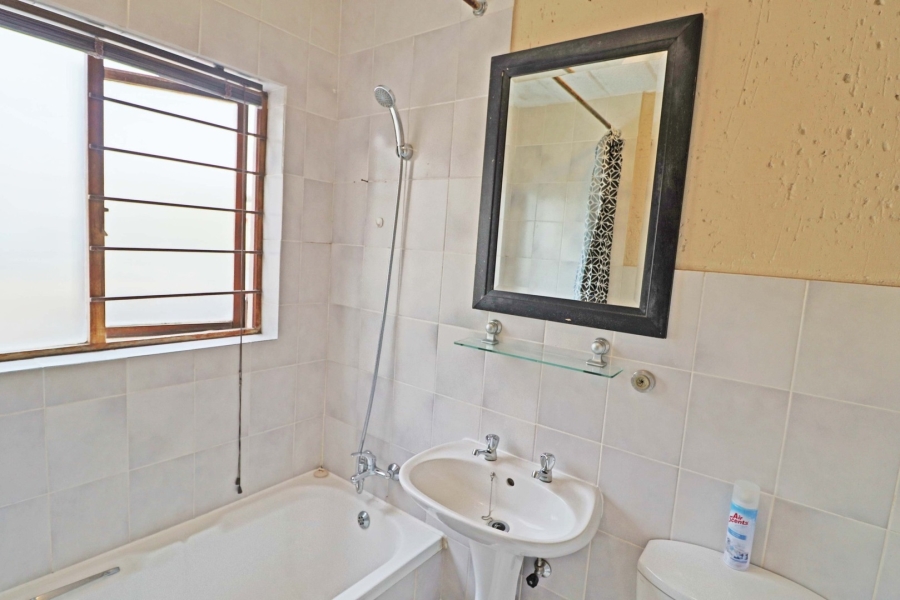 1 Bedroom Property for Sale in Bryanston Gauteng