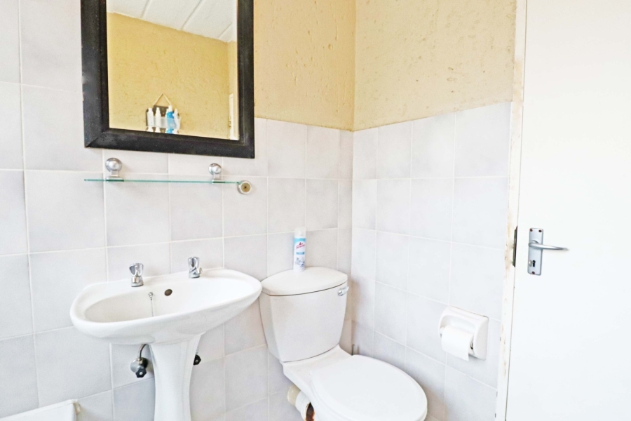 1 Bedroom Property for Sale in Bryanston Gauteng