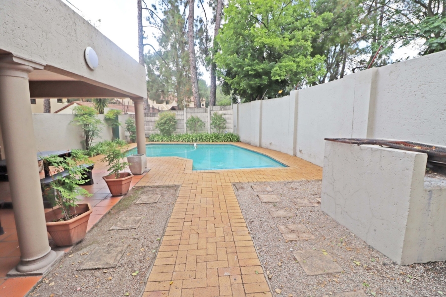 1 Bedroom Property for Sale in Bryanston Gauteng