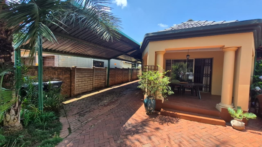 3 Bedroom Property for Sale in Eldoraigne Gauteng