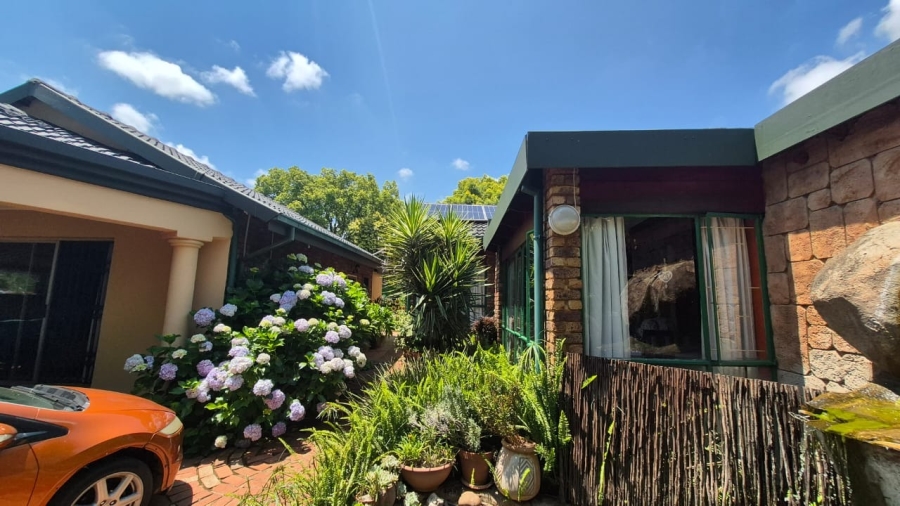 3 Bedroom Property for Sale in Eldoraigne Gauteng