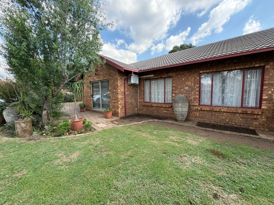 3 Bedroom Property for Sale in Wierda Park Gauteng