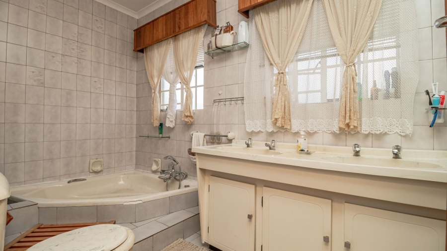 3 Bedroom Property for Sale in Bonaero Park Gauteng