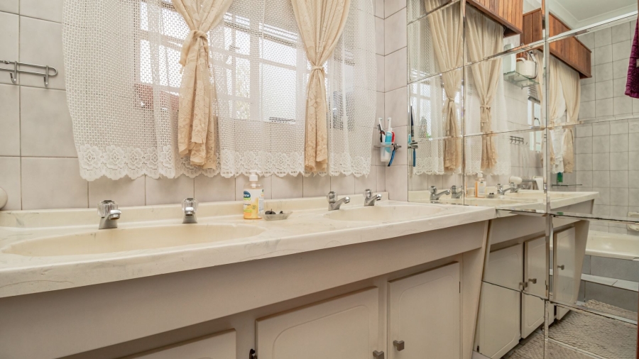 3 Bedroom Property for Sale in Bonaero Park Gauteng