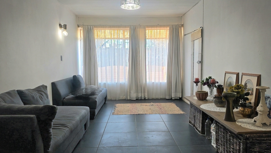 2 Bedroom Property for Sale in Eldoraigne Gauteng