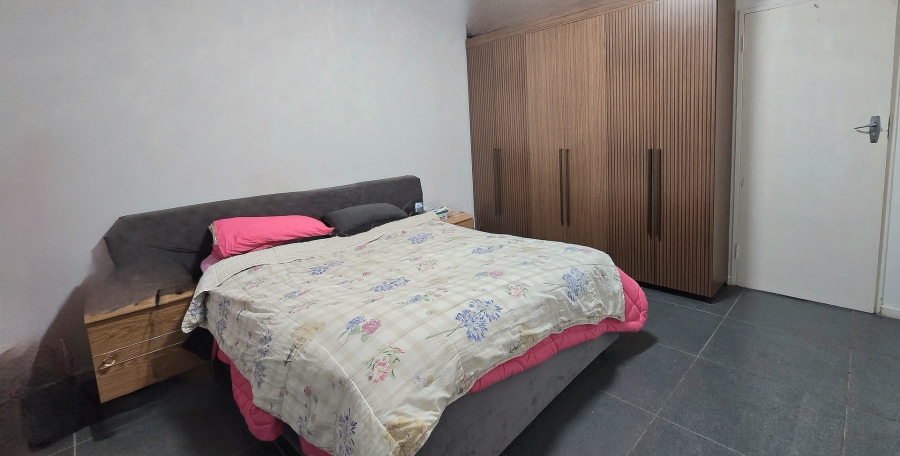 2 Bedroom Property for Sale in Eldoraigne Gauteng