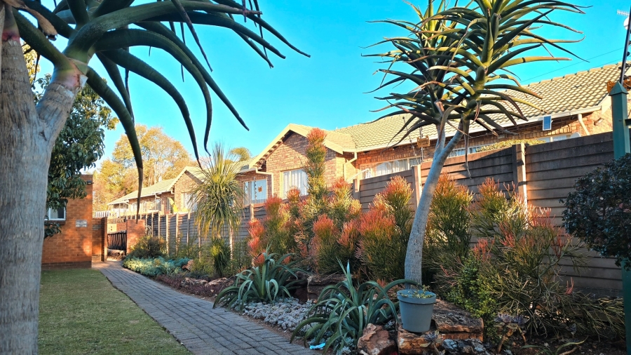 2 Bedroom Property for Sale in Eldoraigne Gauteng