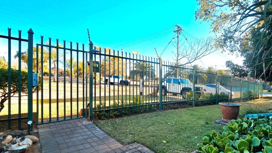 2 Bedroom Property for Sale in Eldoraigne Gauteng