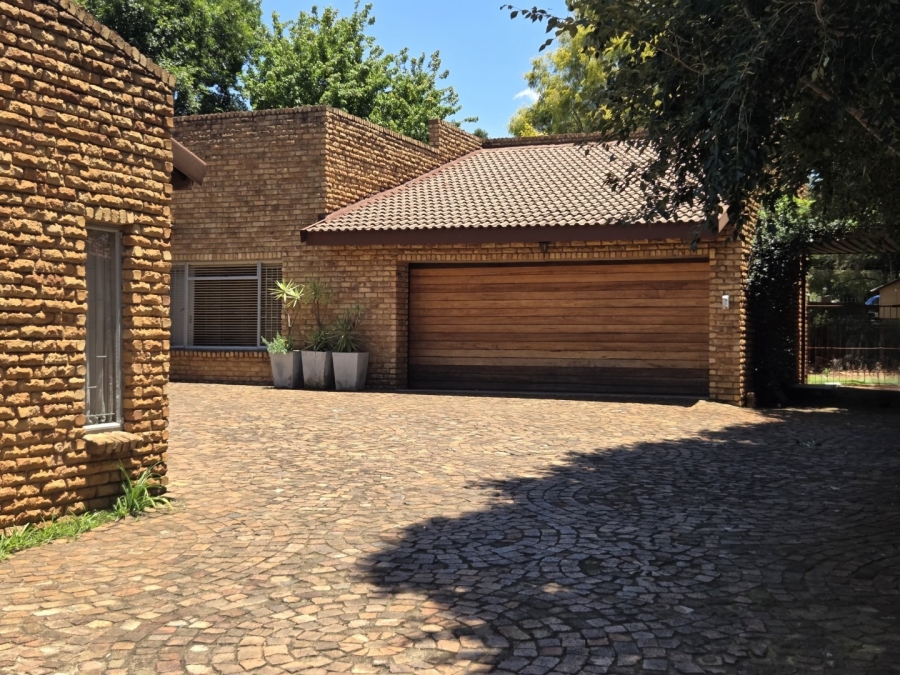 4 Bedroom Property for Sale in Eldoraigne Gauteng