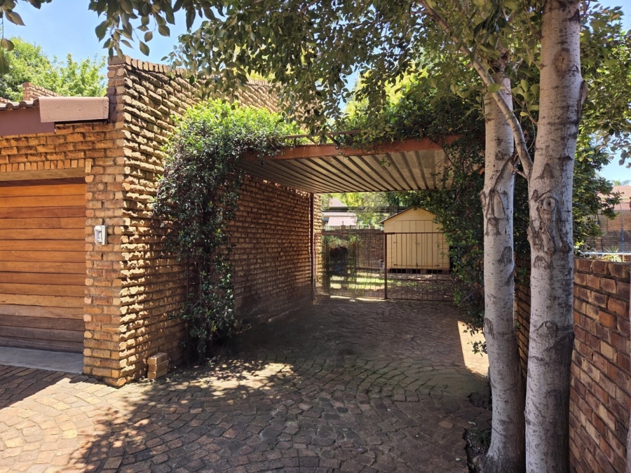 4 Bedroom Property for Sale in Eldoraigne Gauteng