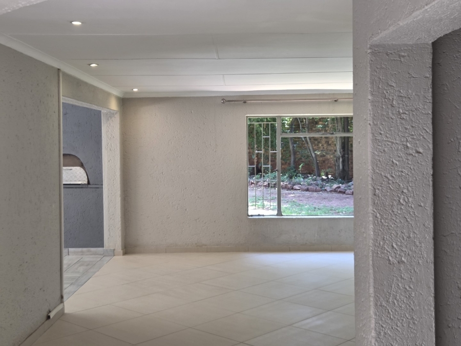 4 Bedroom Property for Sale in Eldoraigne Gauteng