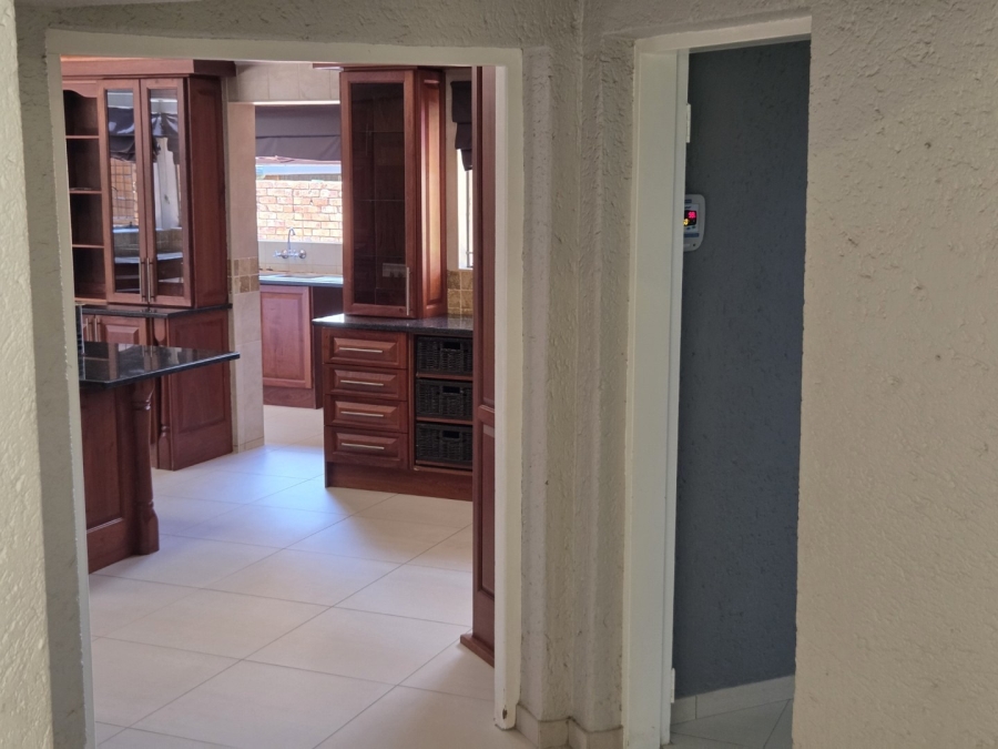 4 Bedroom Property for Sale in Eldoraigne Gauteng