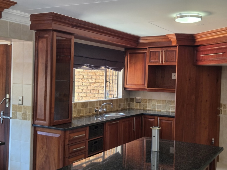 4 Bedroom Property for Sale in Eldoraigne Gauteng