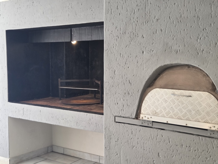 4 Bedroom Property for Sale in Eldoraigne Gauteng