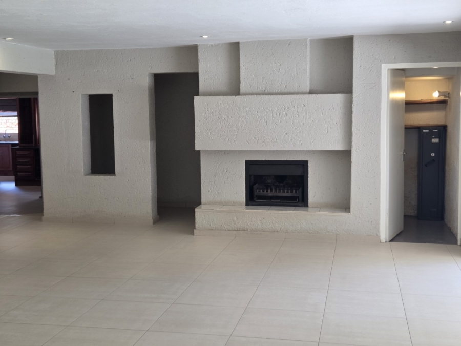 4 Bedroom Property for Sale in Eldoraigne Gauteng