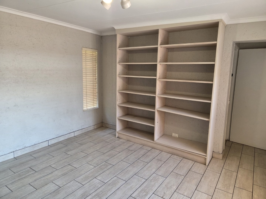 4 Bedroom Property for Sale in Eldoraigne Gauteng