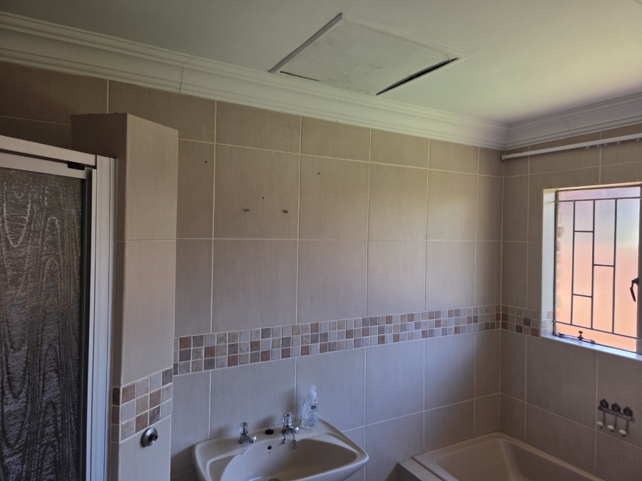 4 Bedroom Property for Sale in Eldoraigne Gauteng